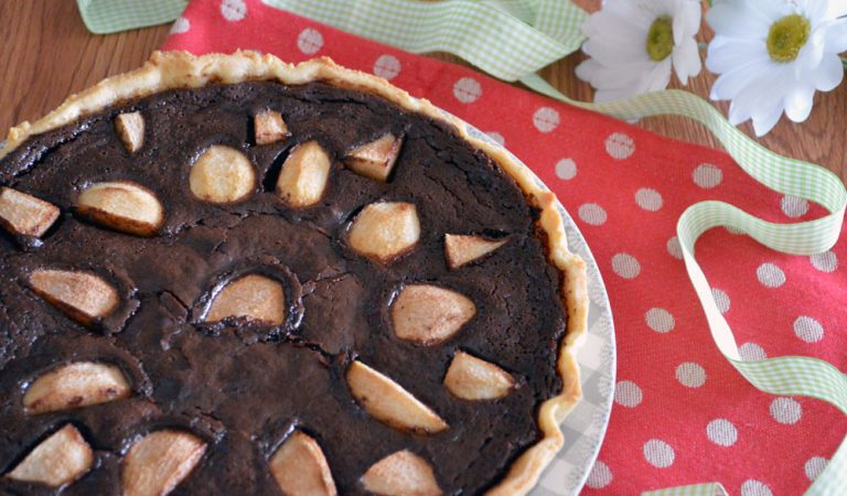 Crostata pere e cioccolato, il dolce che ti conquista Crostata pere e cioccolato, il dolce che ti conquista