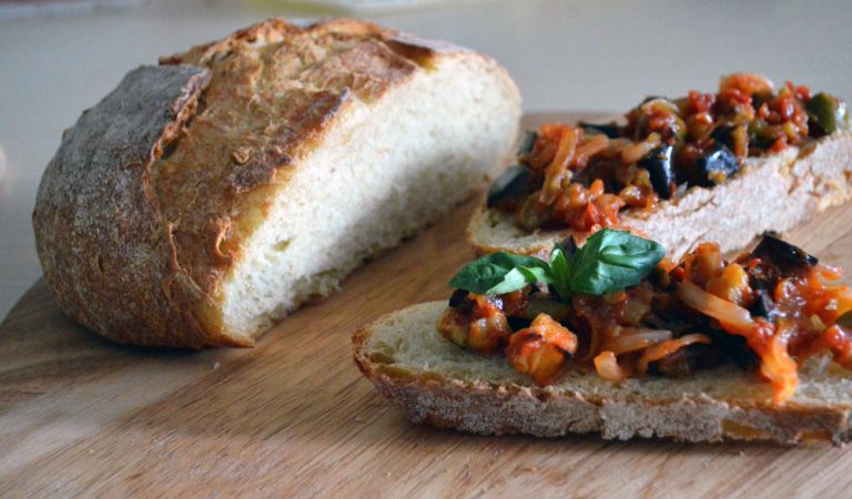 Caponata siciliana di melanzane, un piatto ricco Caponata siciliana di melanzane, un piatto ricco