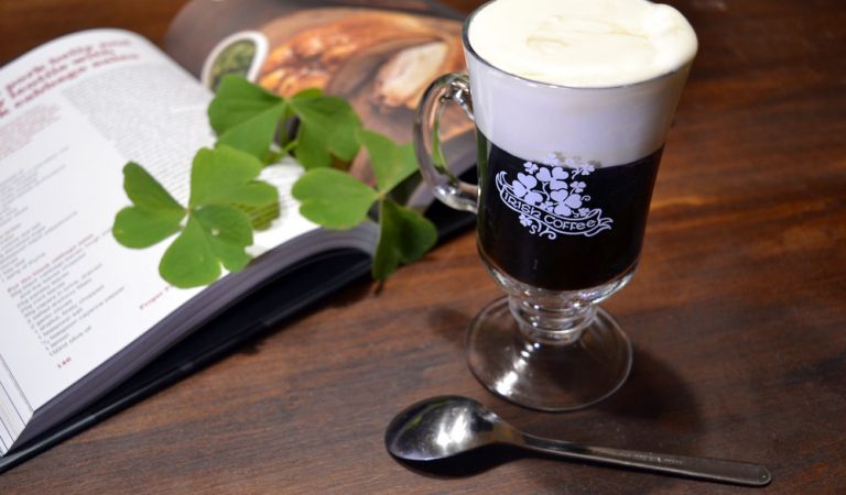 Irish coffee: la bevanda irlandese che riscalda anche i nostri cuori Irish coffee: la bevanda irlandese che riscalda anche i nostri cuori
