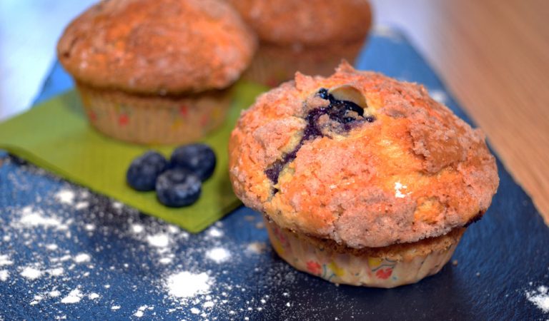 Muffin ai mirtilli: il dolcetto americano per eccellenza Muffin ai mirtilli: il dolcetto americano per eccellenza