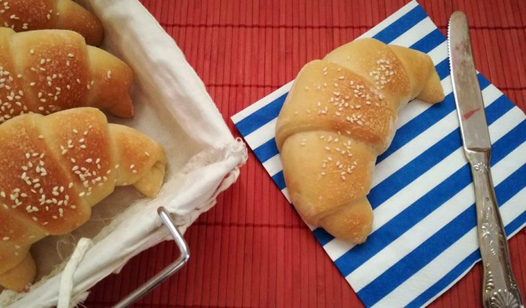 Cornetti salati di pasta brioche, ideali da farcire Cornetti salati di pasta brioche, ideali da farcire