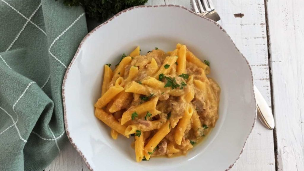 Carbonara Di Tonno Una Ricetta Fresca E Dal Sapore Di Mare Burrofuso